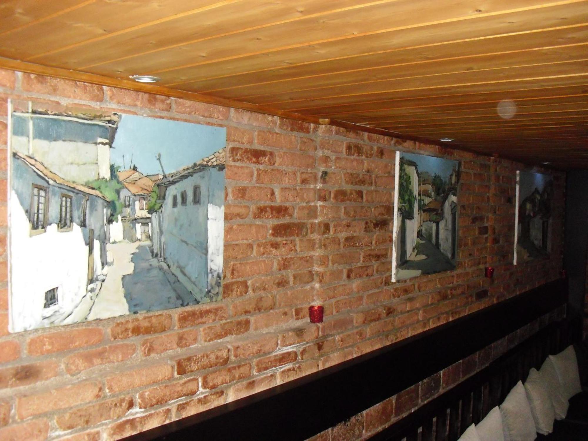 Guest House Bujtina Leon Корча Екстериор снимка