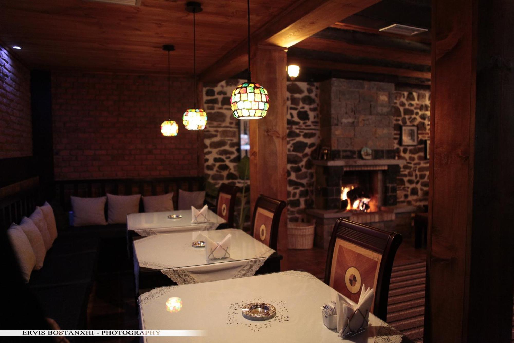 Guest House Bujtina Leon Корча Екстериор снимка