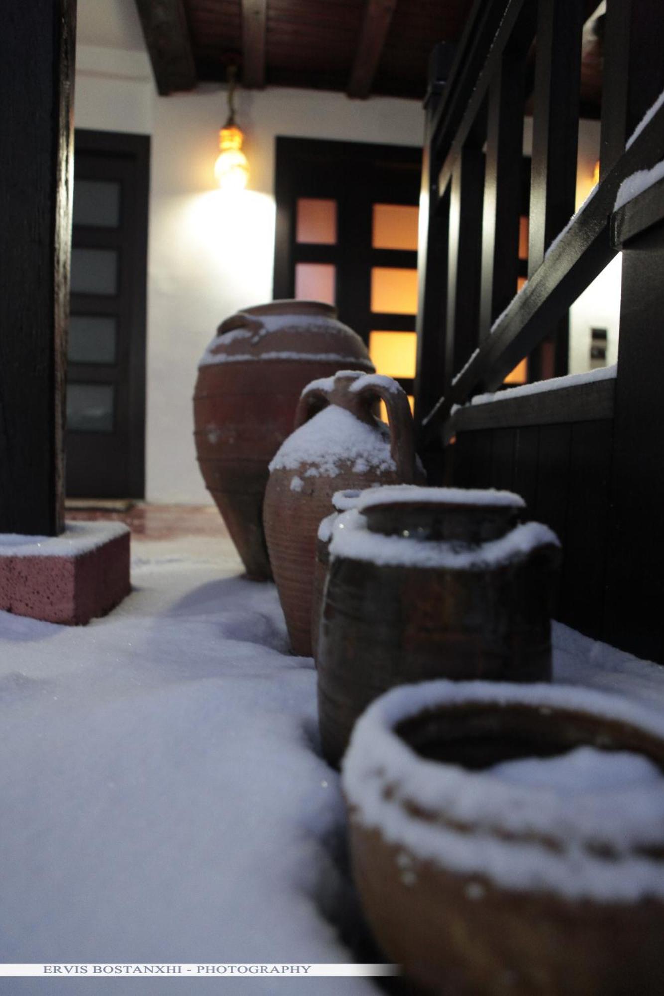 Guest House Bujtina Leon Корча Екстериор снимка