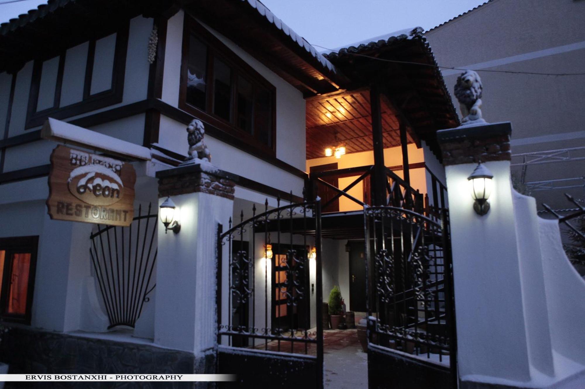 Guest House Bujtina Leon Корча Екстериор снимка