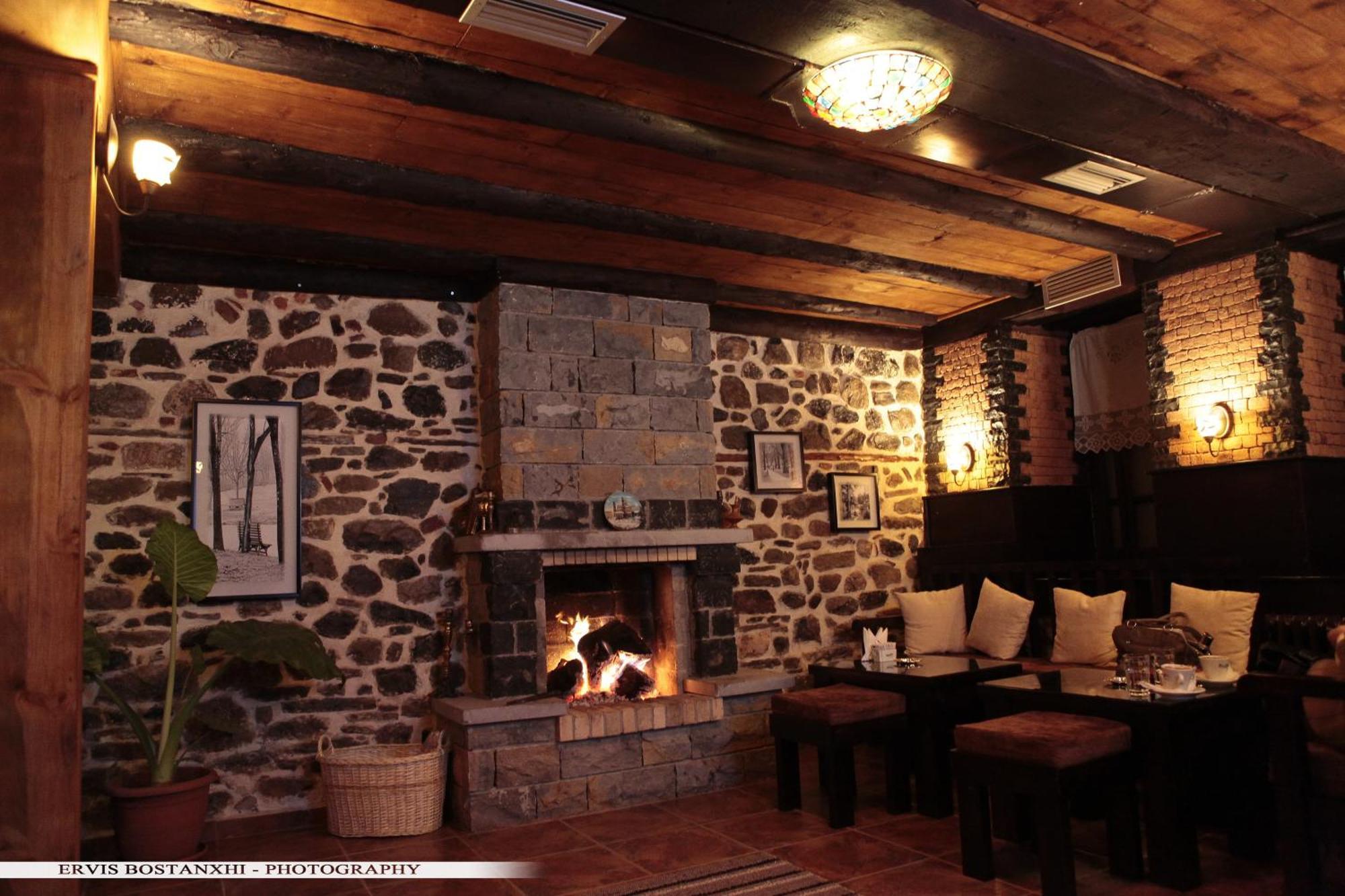 Guest House Bujtina Leon Корча Екстериор снимка