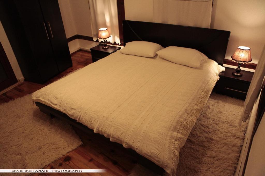 Guest House Bujtina Leon Корча Стая снимка