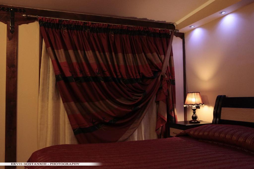 Guest House Bujtina Leon Корча Стая снимка
