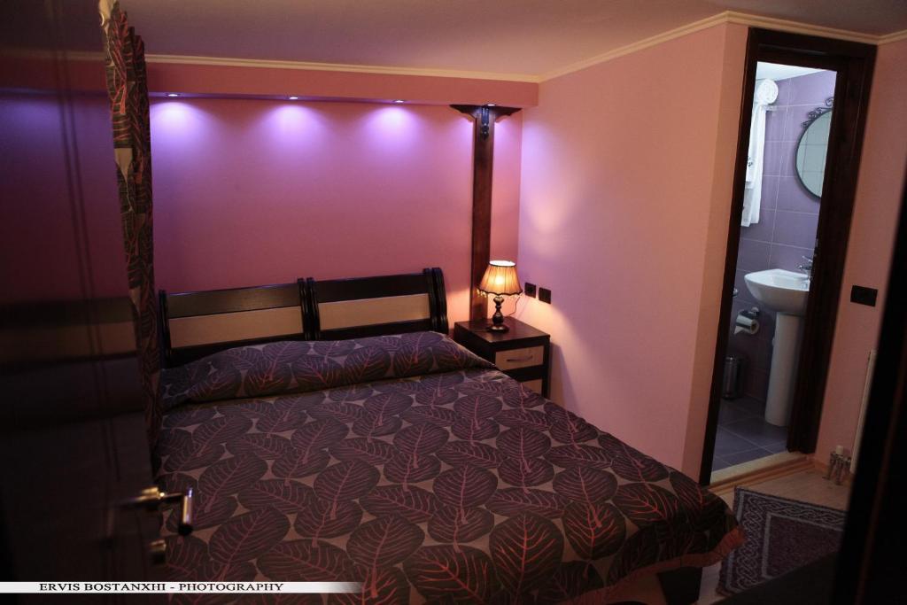 Guest House Bujtina Leon Корча Стая снимка