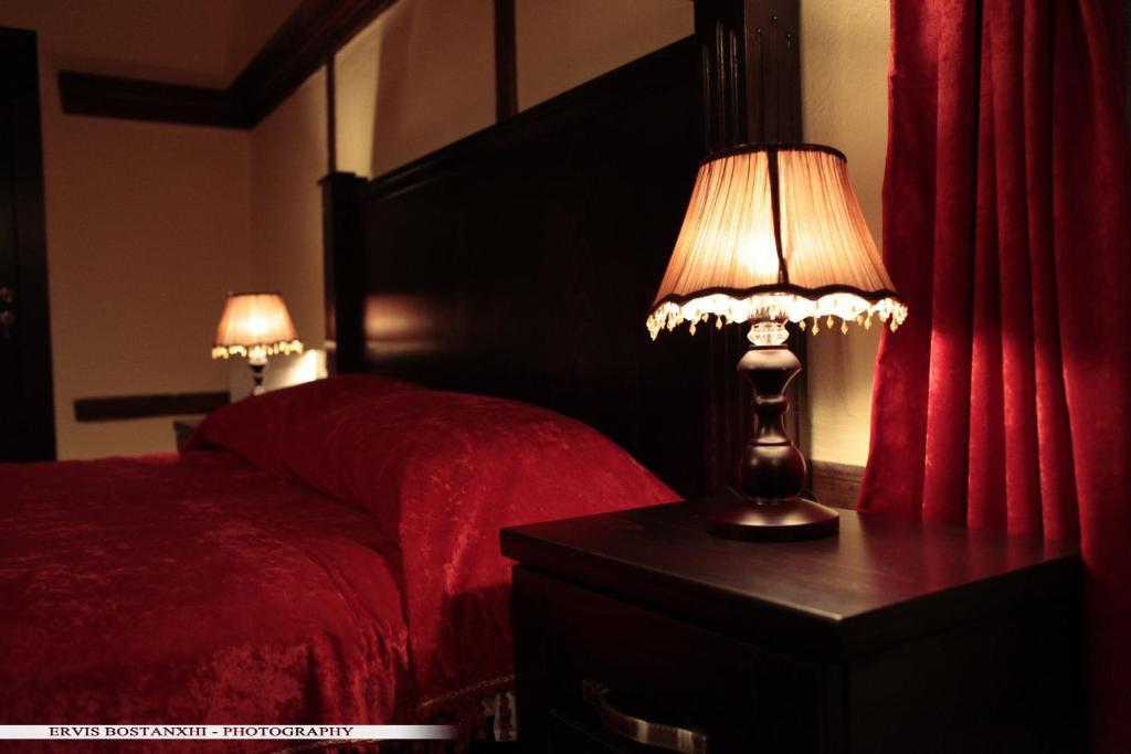 Guest House Bujtina Leon Корча Стая снимка