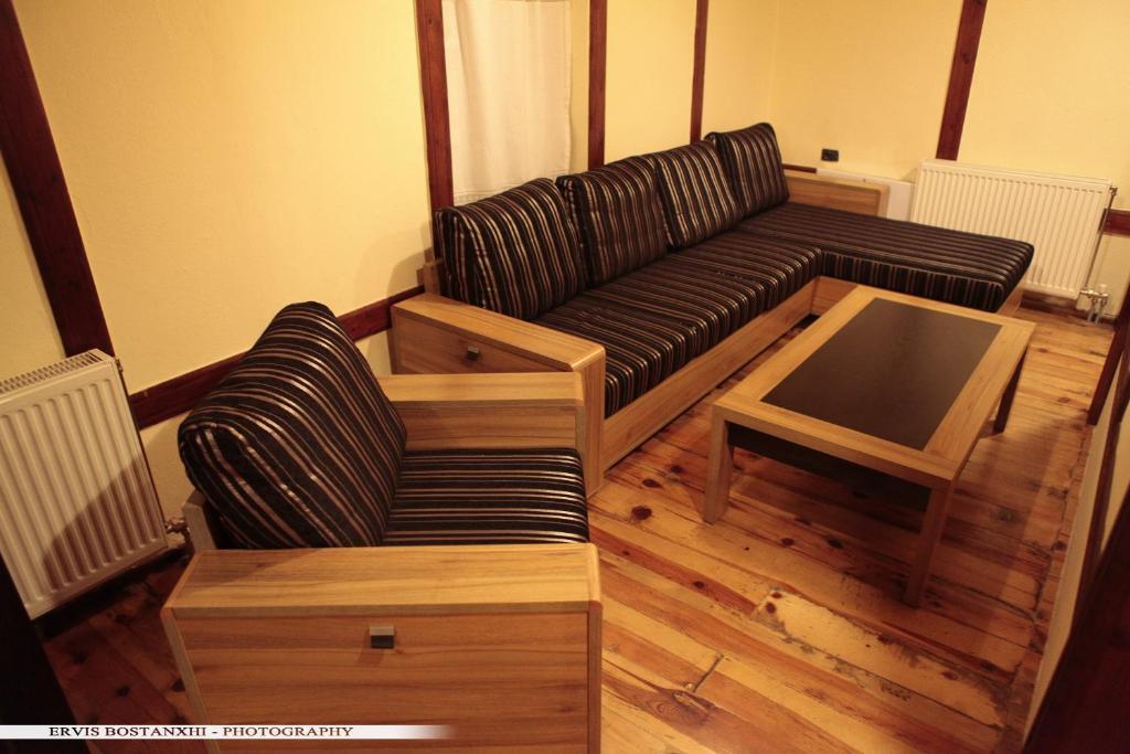 Guest House Bujtina Leon Корча Стая снимка