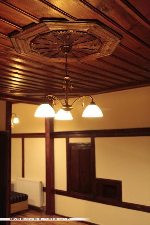 Guest House Bujtina Leon Корча Стая снимка