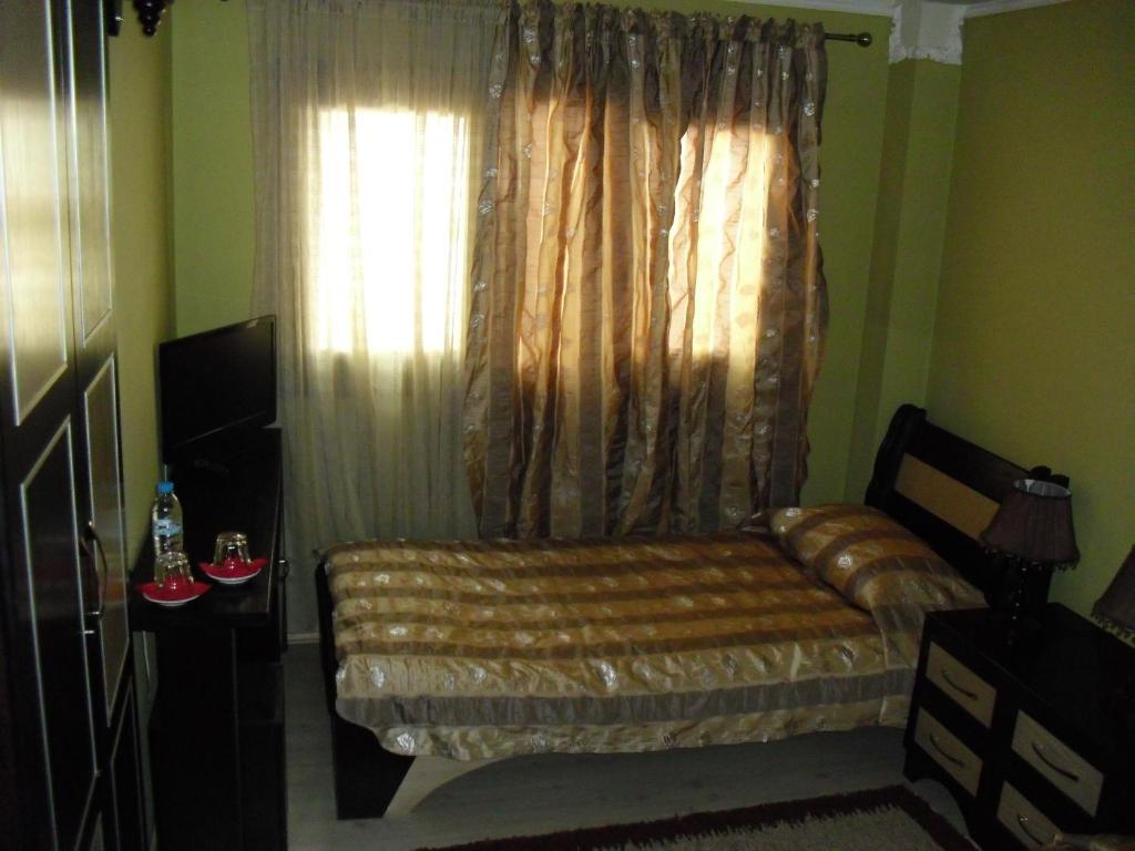 Guest House Bujtina Leon Корча Стая снимка