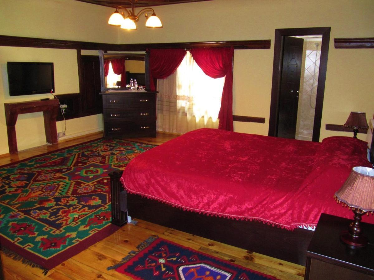 Guest House Bujtina Leon Корча Екстериор снимка