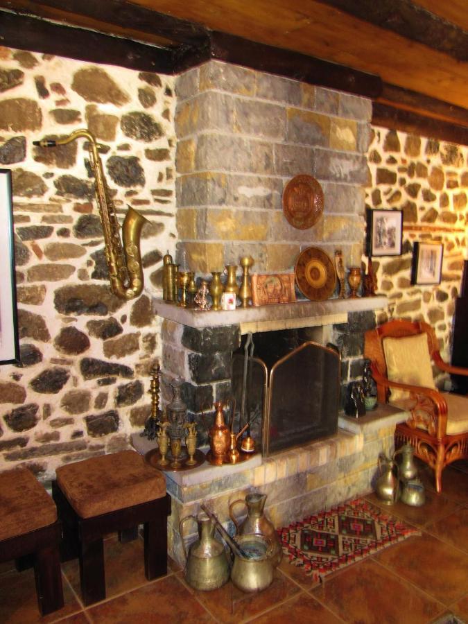 Guest House Bujtina Leon Корча Екстериор снимка